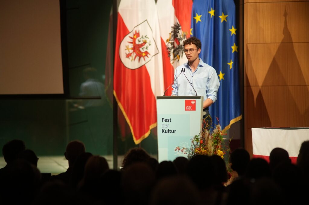 Emil Kaschka am Redepult beim Fest der Kultur
© Land Tirol/Jovanovic